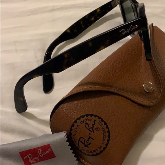 Ray Ban Wayfarer sunglasses (tortoise) - Picture 2 of 3